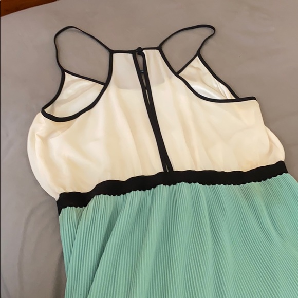 Andree Key Hole Dress 👗 - Picture 3 of 4